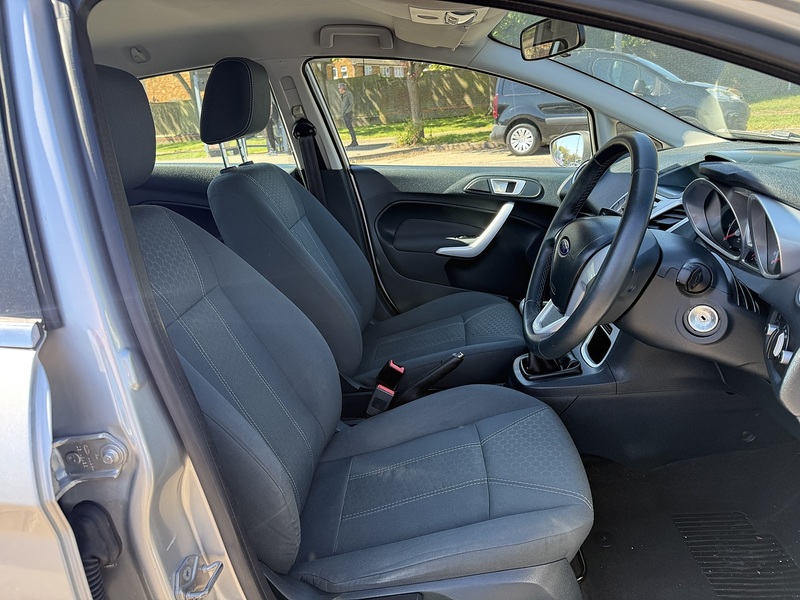 Ford Fiesta Zetec - U325