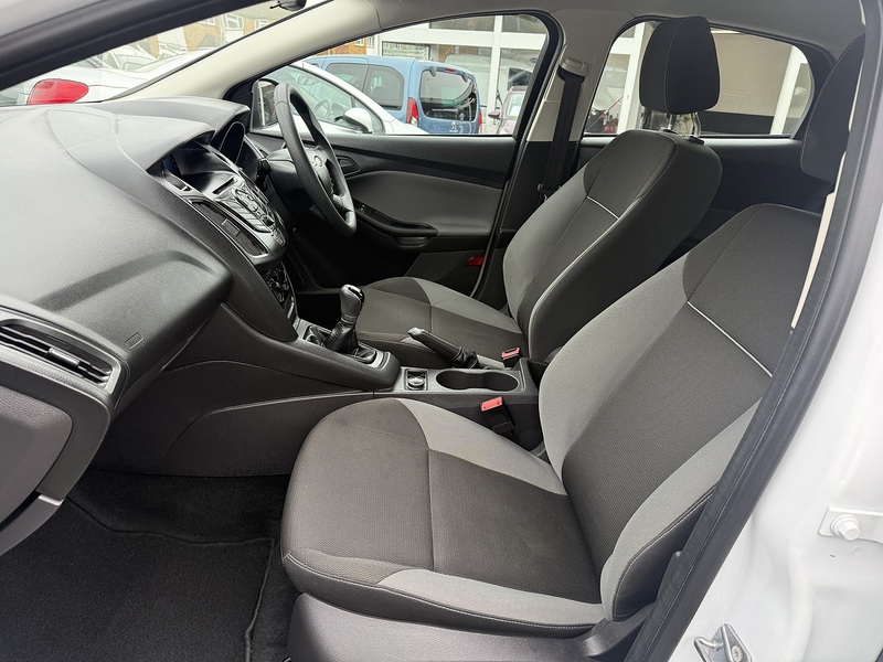 Ford Focus Studio - U328
