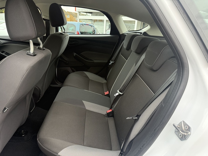 Ford Focus Studio - U328