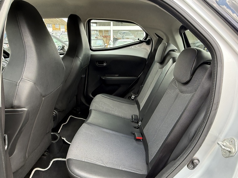 Toyota AYGO VVT-i x-pression - U347