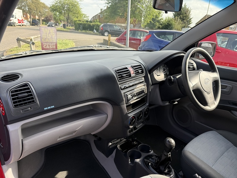 Kia Picanto LS - U354