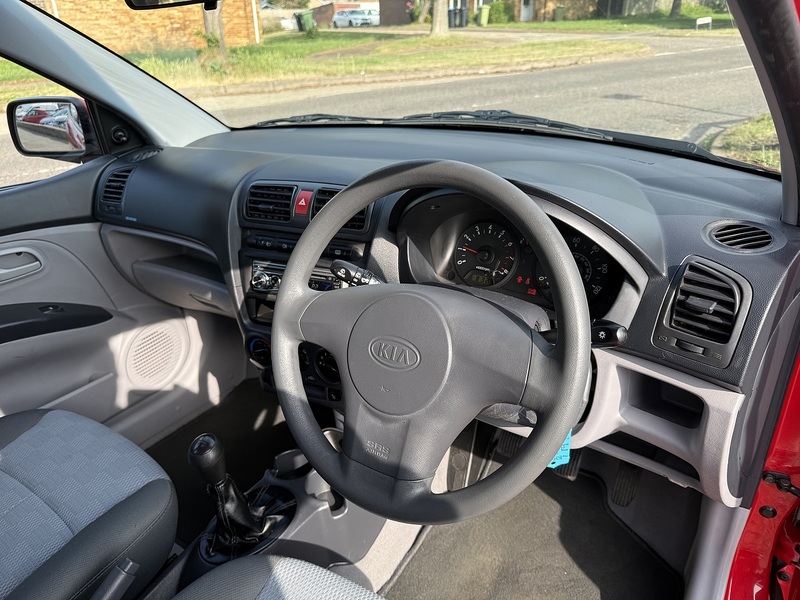 Kia Picanto LS - U354