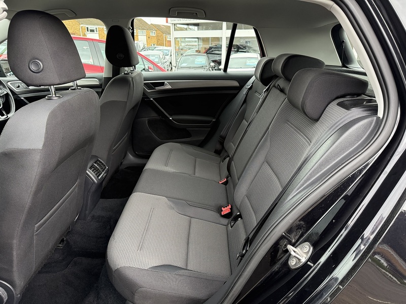 Volkswagen Golf TDI BlueMotion Tech SE - U356