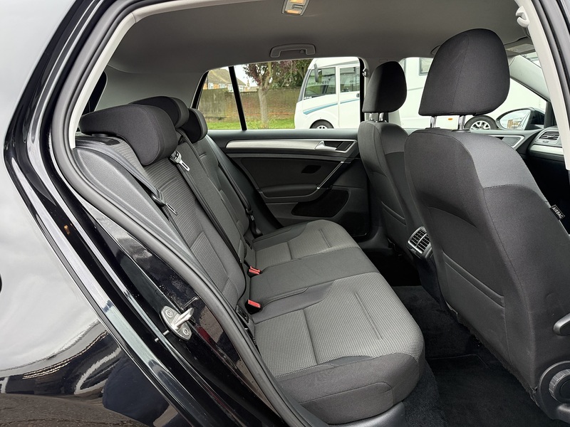 Volkswagen Golf TDI BlueMotion Tech SE - U356