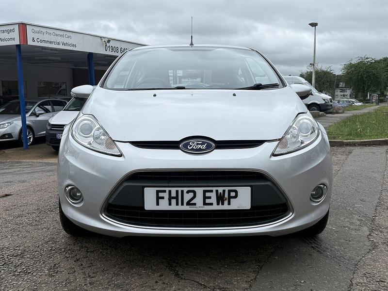 Ford Fiesta Zetec - U370