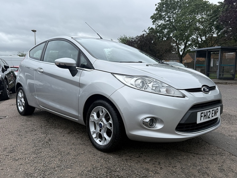 Ford Fiesta Zetec - U370