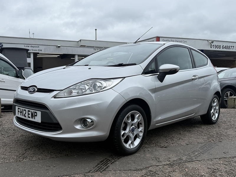 Ford Fiesta Zetec - U370