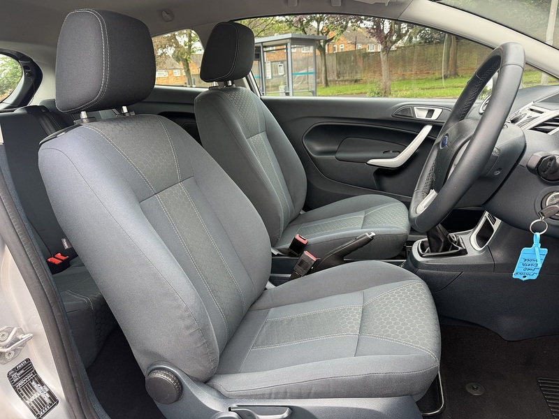 Ford Fiesta Zetec - U370