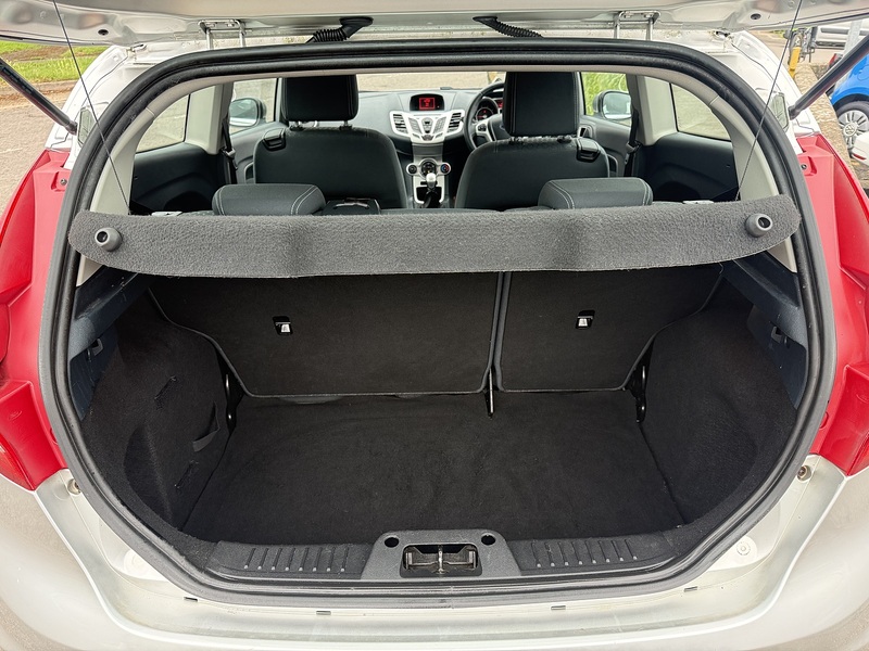 Ford Fiesta Zetec - U370