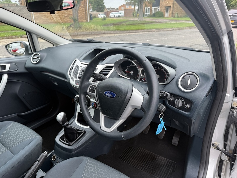 Ford Fiesta Zetec - U370