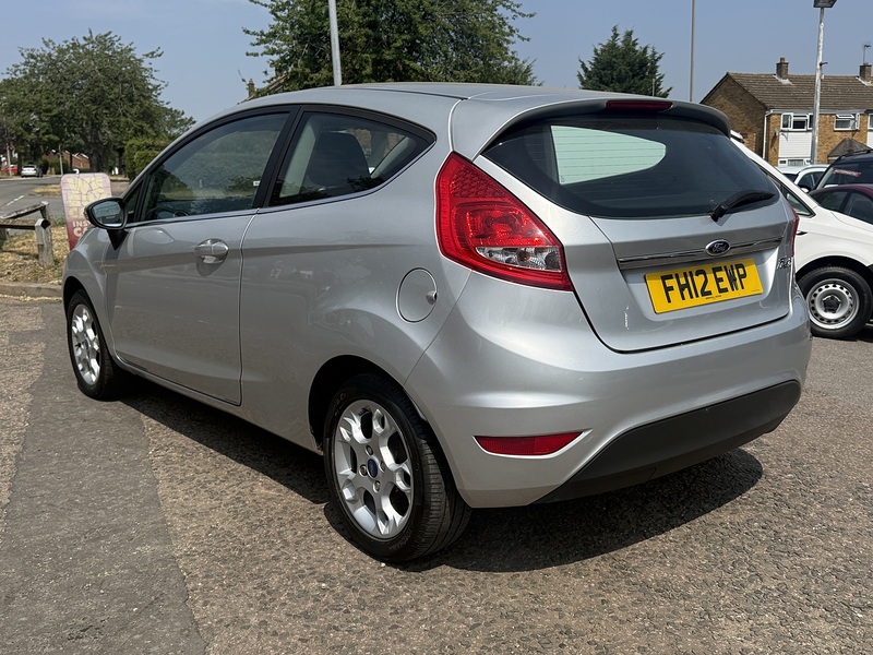 Ford Fiesta Zetec - U370