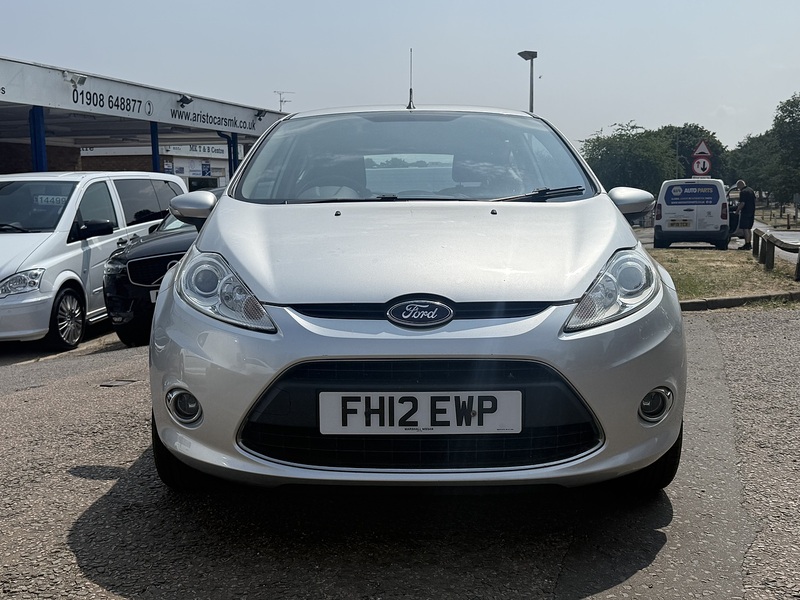 Ford Fiesta Zetec - U370
