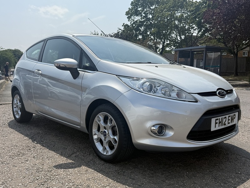 Ford Fiesta Zetec - U370