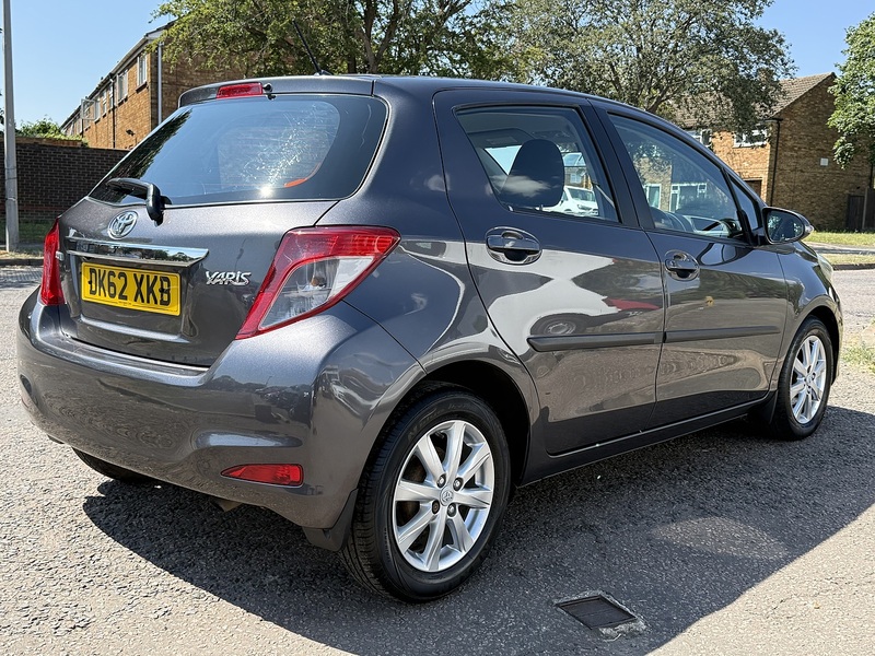 Toyota Yaris Dual VVT-i TR - U390