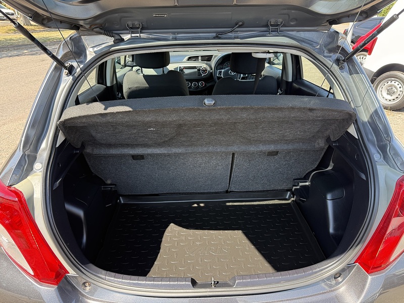 Toyota Yaris Dual VVT-i TR - U390