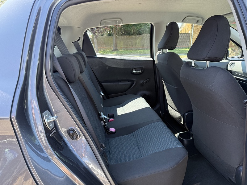 Toyota Yaris Dual VVT-i TR - U390