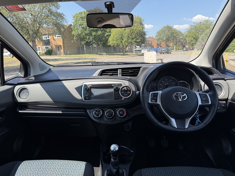 Toyota Yaris Dual VVT-i TR - U390