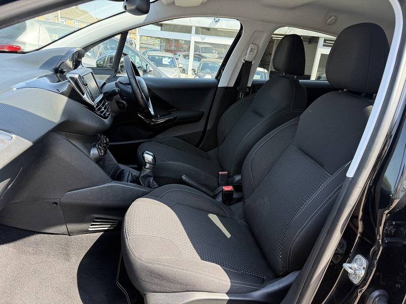 Peugeot 208 BlueHDi Allure - U401