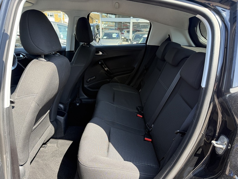 Peugeot 208 BlueHDi Allure - U401
