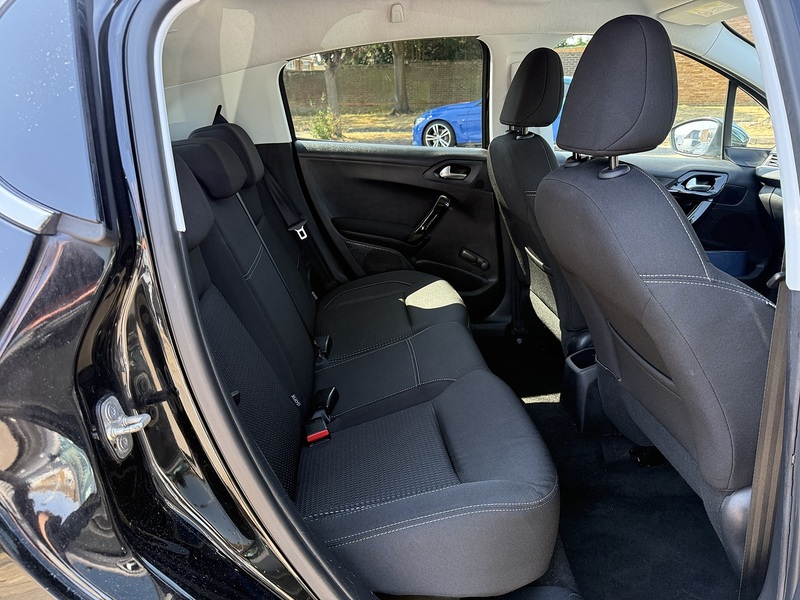 Peugeot 208 BlueHDi Allure - U401