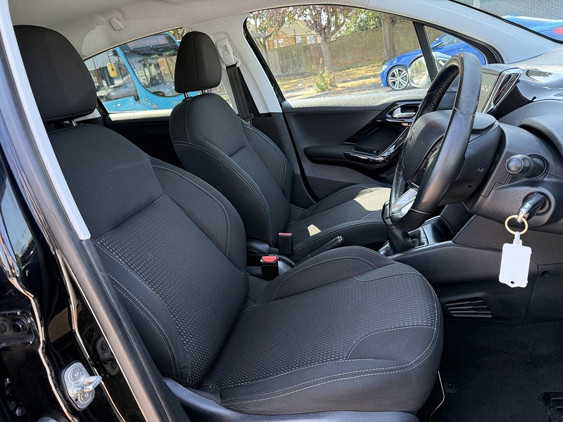 Peugeot 208 BlueHDi Allure - U401