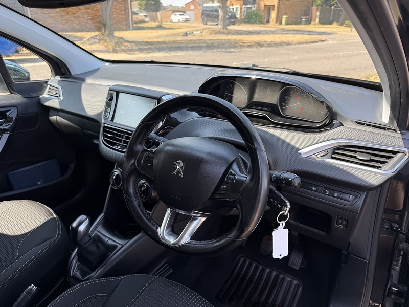 Peugeot 208 BlueHDi Allure - U401