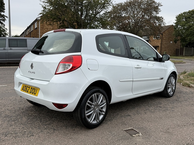Renault Clio Dynamique TomTom - U425