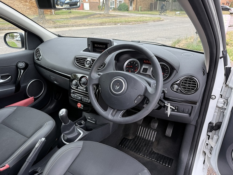 Renault Clio Dynamique TomTom - U425