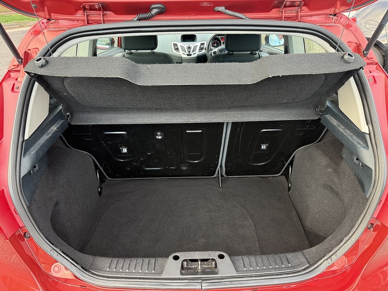 Ford Fiesta Zetec - U437