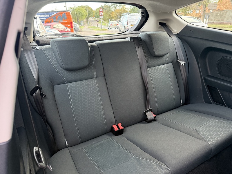Ford Fiesta Zetec - U437