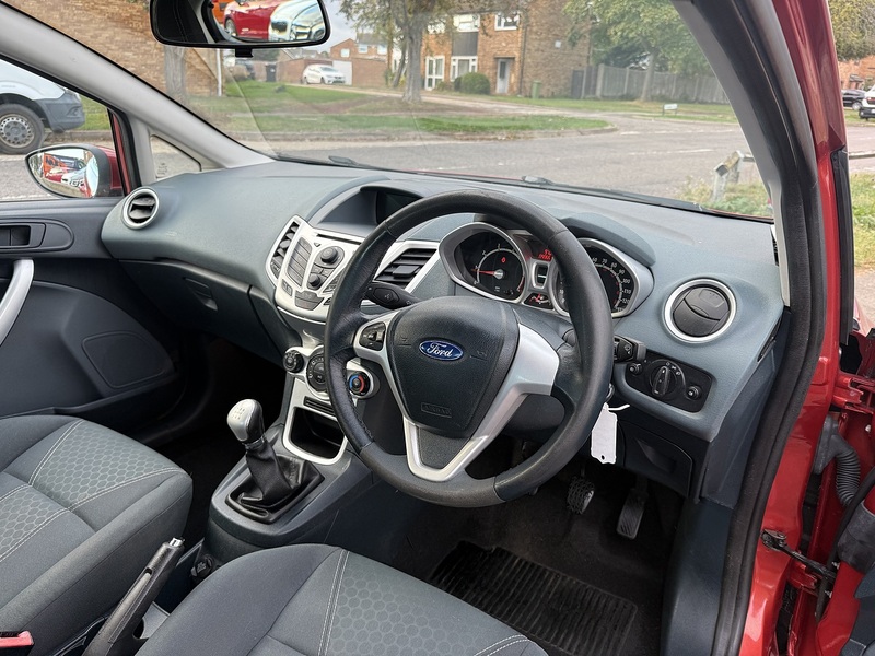Ford Fiesta Zetec - U437