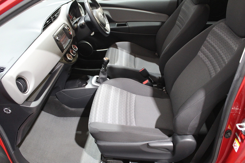 Toyota Yaris 1.33 Dual VVT-i Icon Hatchback 3dr Petrol Manual Euro 6 (99 ps) - U132