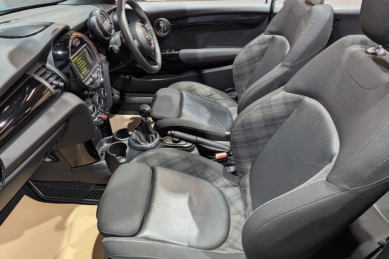 MINI Convertible 1.5 Cooper Convertible 2dr Petrol Manual Euro 6 (s/s) (136 ps) - U172