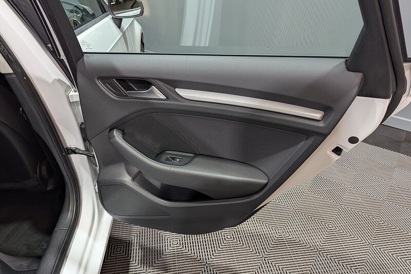 Audi A3 1.6 TDI SE Technik Sportback 5dr Diesel Manual Euro 6 (s/s) (110 ps) - U173