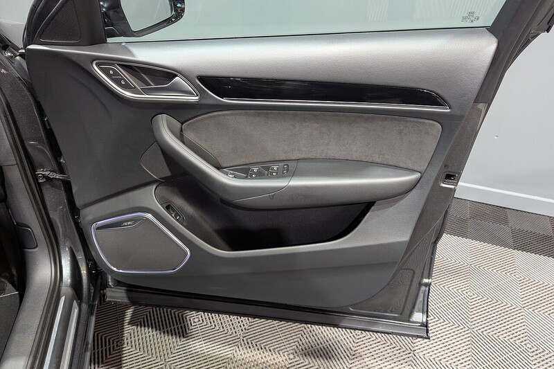 Audi Q3 2.0 TDI Black Edition SUV 5dr Diesel Manual quattro Euro 6 (s/s) (184 ps) - U174