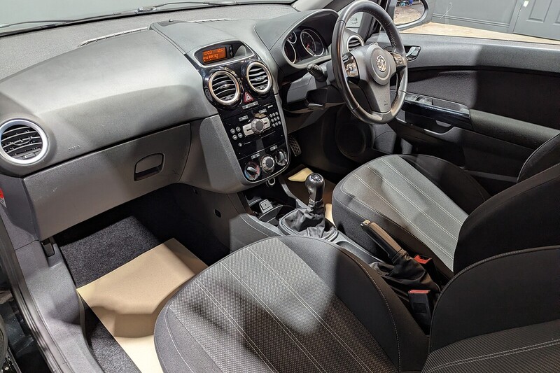 Vauxhall Corsa 1.2 16V Limited Edition Hatchback 3dr Petrol Manual Euro 5 (85 ps) - U175