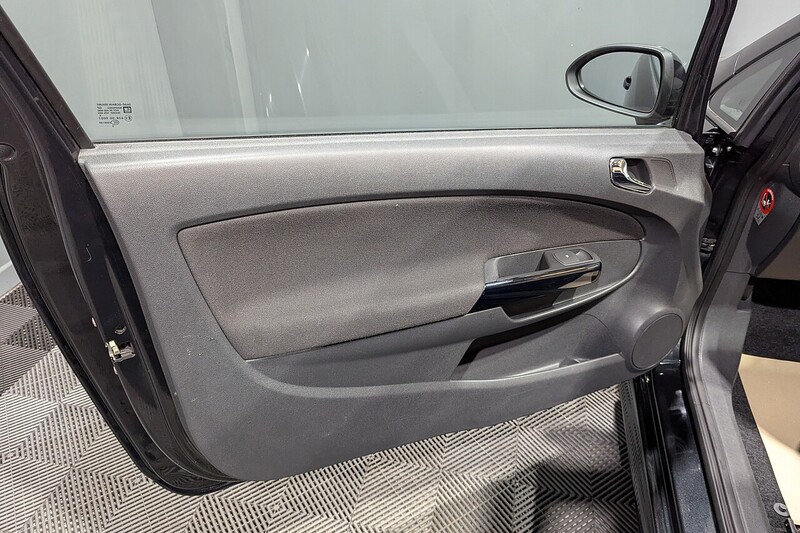 Vauxhall Corsa 1.2 16V Limited Edition Hatchback 3dr Petrol Manual Euro 5 (85 ps) - U175