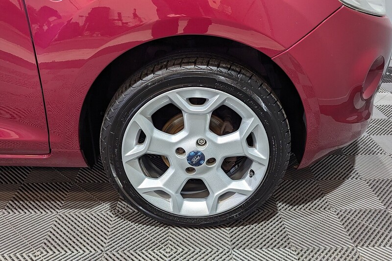 Ford Ka 1.2 Titanium Hatchback 3dr Petrol Manual Euro 5 (69 ps) - U183