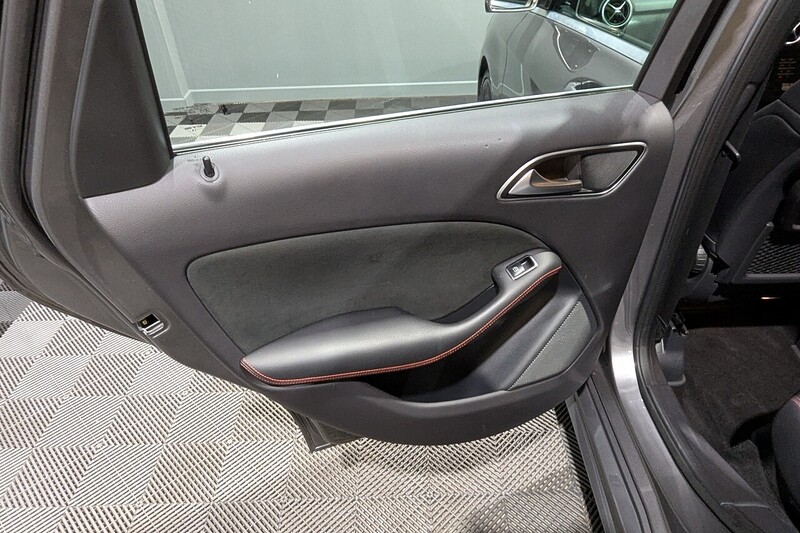 Mercedes-Benz B Class 2.1 B200d AMG Line MPV 5dr Diesel 7G-DCT Euro 6 (s/s) (136 ps) - U185