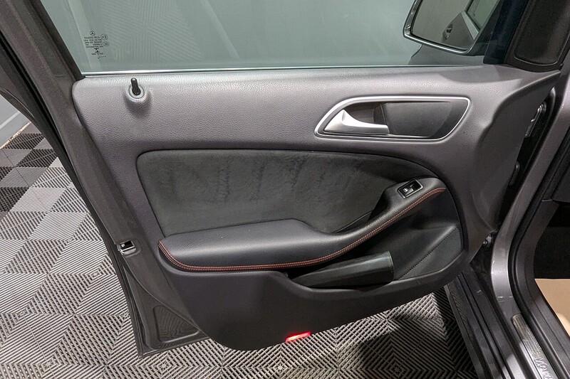 Mercedes-Benz B Class 2.1 B200d AMG Line MPV 5dr Diesel 7G-DCT Euro 6 (s/s) (136 ps) - U185