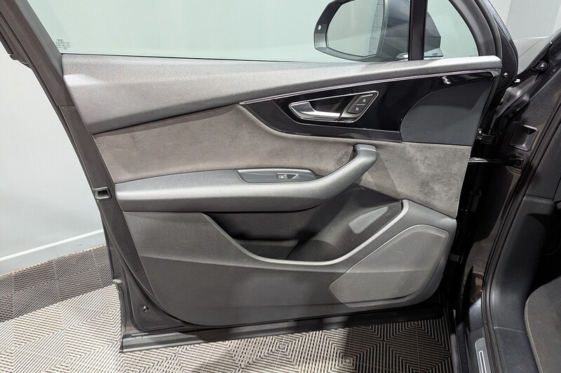 Audi Q7 3.0 TDI V6 Black Edition SUV 5dr Diesel Tiptronic quattro Euro 6 (s/s) (272 ps) - U186