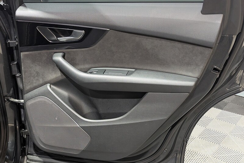 Audi Q7 3.0 TDI V6 Black Edition SUV 5dr Diesel Tiptronic quattro Euro 6 (s/s) (272 ps) - U186