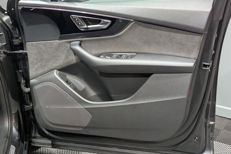 Audi Q7 3.0 TDI V6 Black Edition SUV 5dr Diesel Tiptronic quattro Euro 6 (s/s) (272 ps) - U186