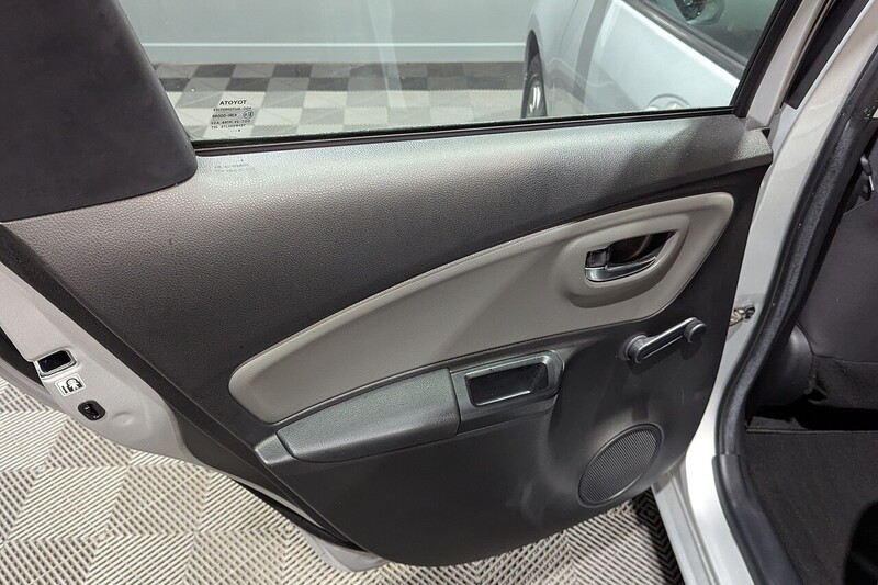 Toyota Yaris 1.5 VVT-i Icon Hatchback 5dr Petrol Manual Euro 6 (111 ps) - U194