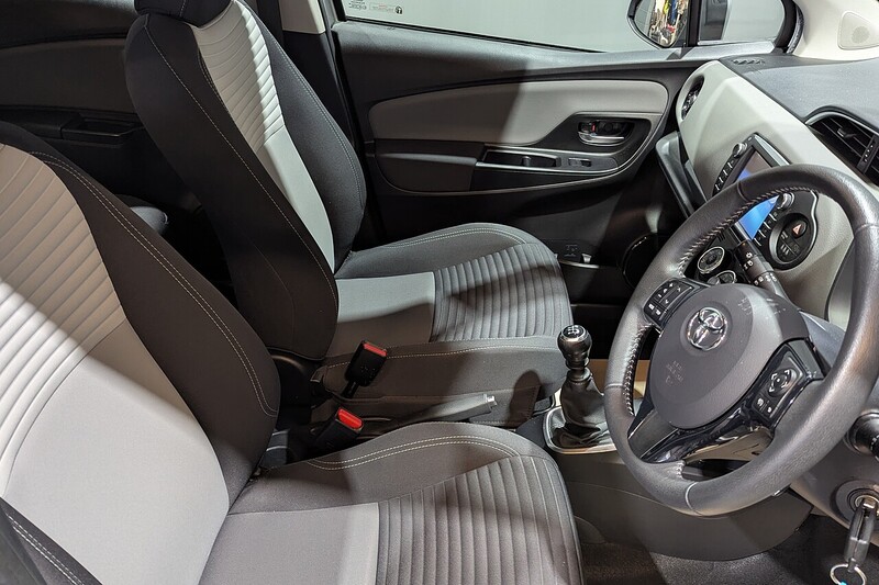 Toyota Yaris 1.5 VVT-i Icon Hatchback 5dr Petrol Manual Euro 6 (111 ps) - U194