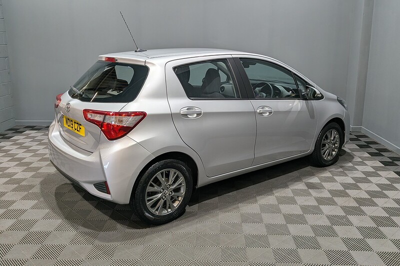 Toyota Yaris 1.5 VVT-i Icon Hatchback 5dr Petrol Manual Euro 6 (111 ps) - U194