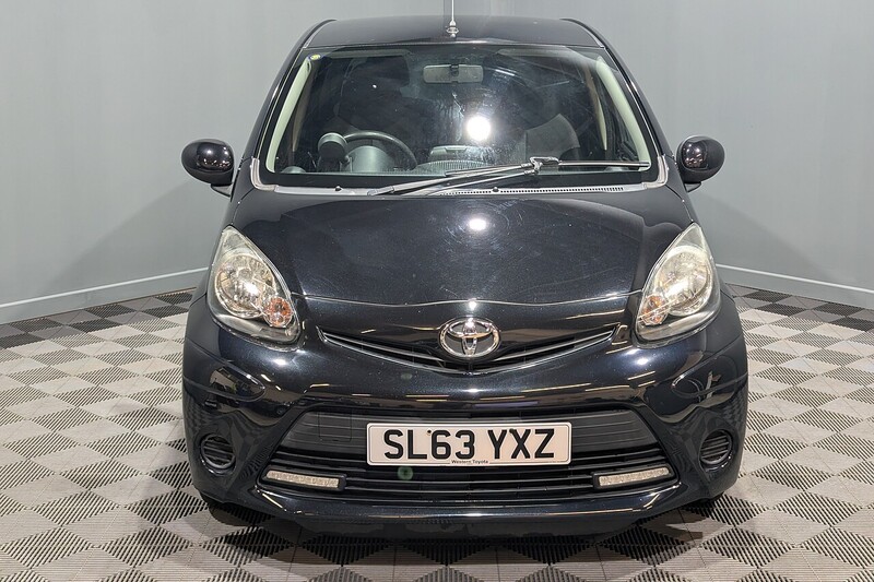 Toyota AYGO 1.0 VVT-i Move with Style Hatchback 5dr Petrol Manual Euro 5 (68 ps) - U196