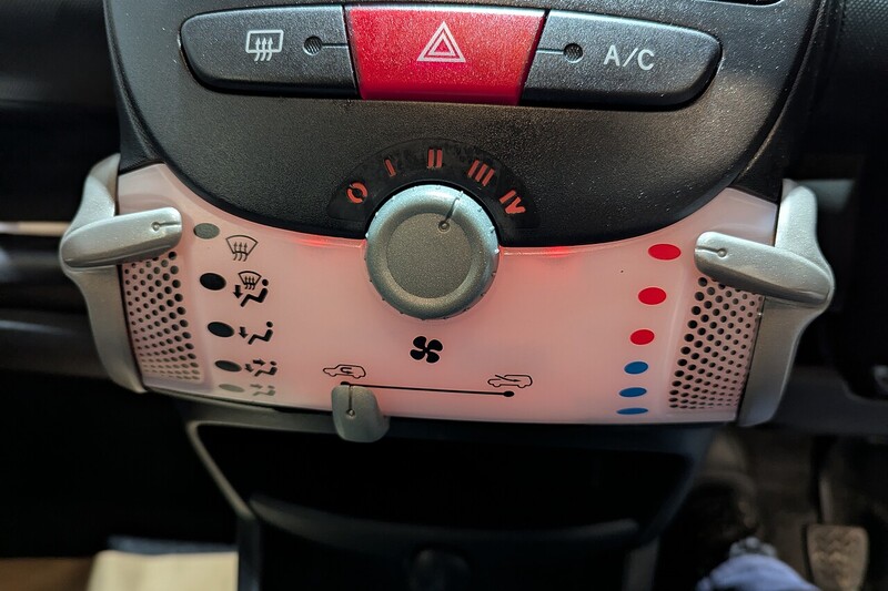 Toyota AYGO 1.0 VVT-i Move with Style Hatchback 5dr Petrol Manual Euro 5 (68 ps) - U196