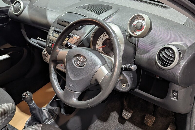 Toyota AYGO 1.0 VVT-i Move with Style Hatchback 5dr Petrol Manual Euro 5 (68 ps) - U196