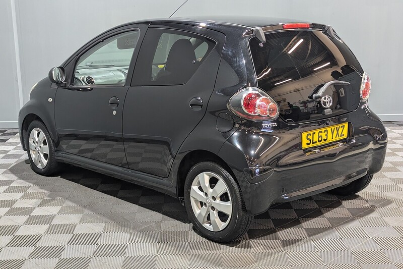 Toyota AYGO 1.0 VVT-i Move with Style Hatchback 5dr Petrol Manual Euro 5 (68 ps) - U196